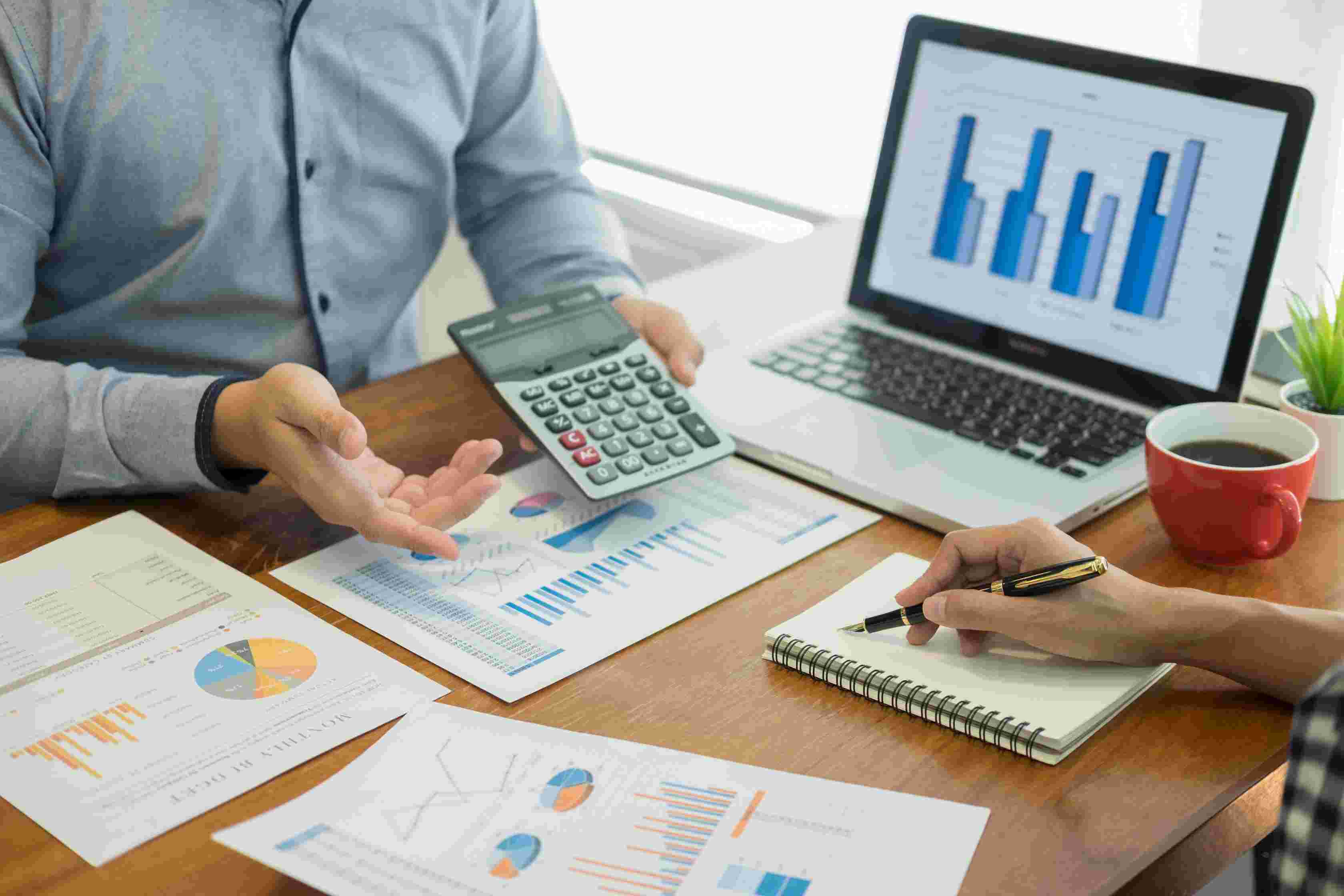 从SOFR期权到债市倾斜：交易员积极应对“美联储转向”预期，9月或将降息50基点